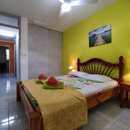 Bungalow With Sea View In Deshaies Exterior photo